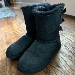 Size 9 Black Bailey Bow Tie Uggs